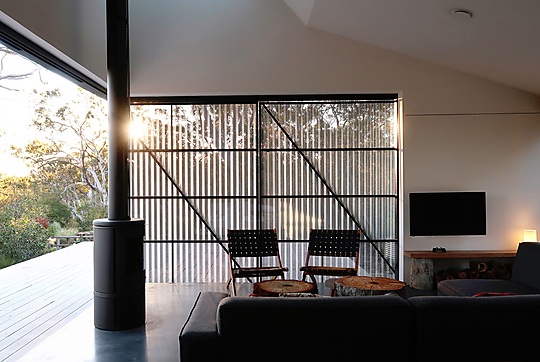 Interior photograph of Off Grid FZ House by Simon Anderson