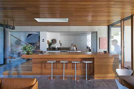Interior photograph of Riverbank House by Alex Chomicz