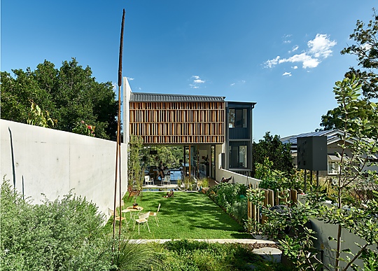 Interior photograph of Riverbank House by Alex Chomicz