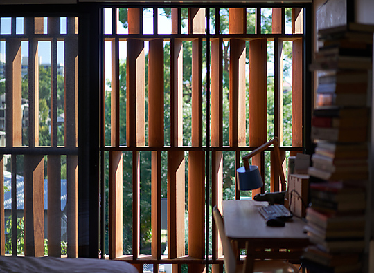 Interior photograph of Riverbank House by Alex Chomicz