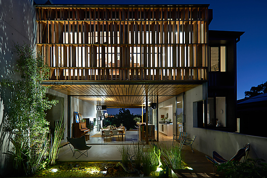 Interior photograph of Riverbank House by Alex Chomicz