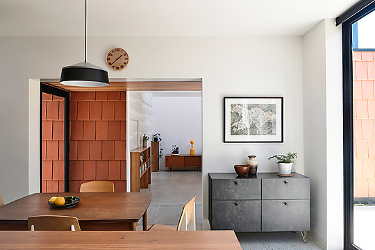 Interior photograph of Terracotta House by Derek Swalwell